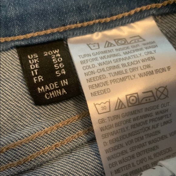 Susan Graver Light Blue 20W Cropped Jeans with Frayed Hem - Picture 2 of 7